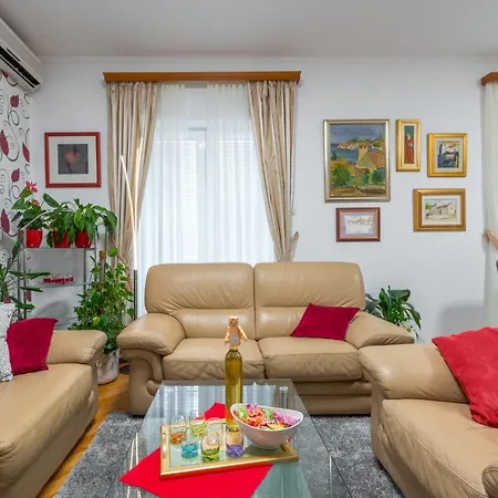 Apartment Lovely