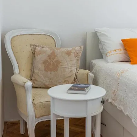 Apartment Lovely